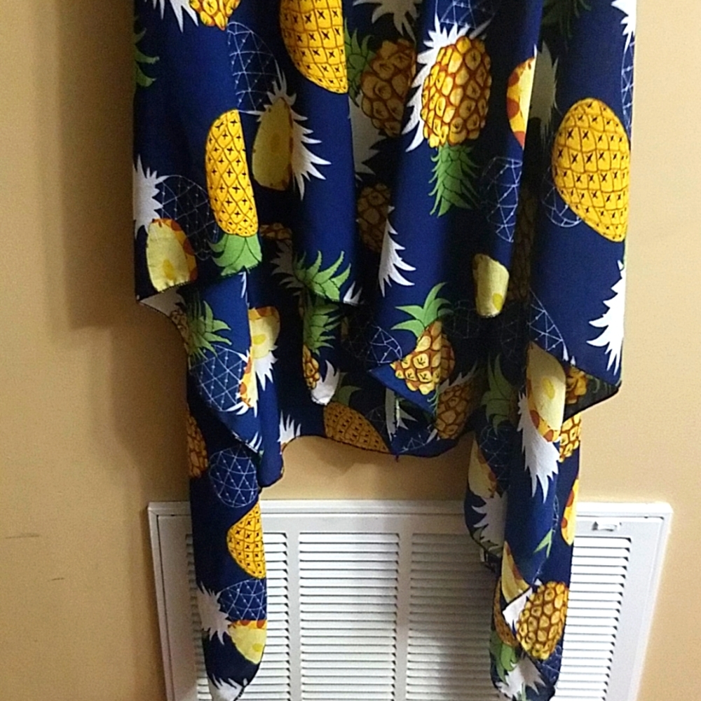 Belle Ami Janice Boutique Pinapple vest fits size Medium